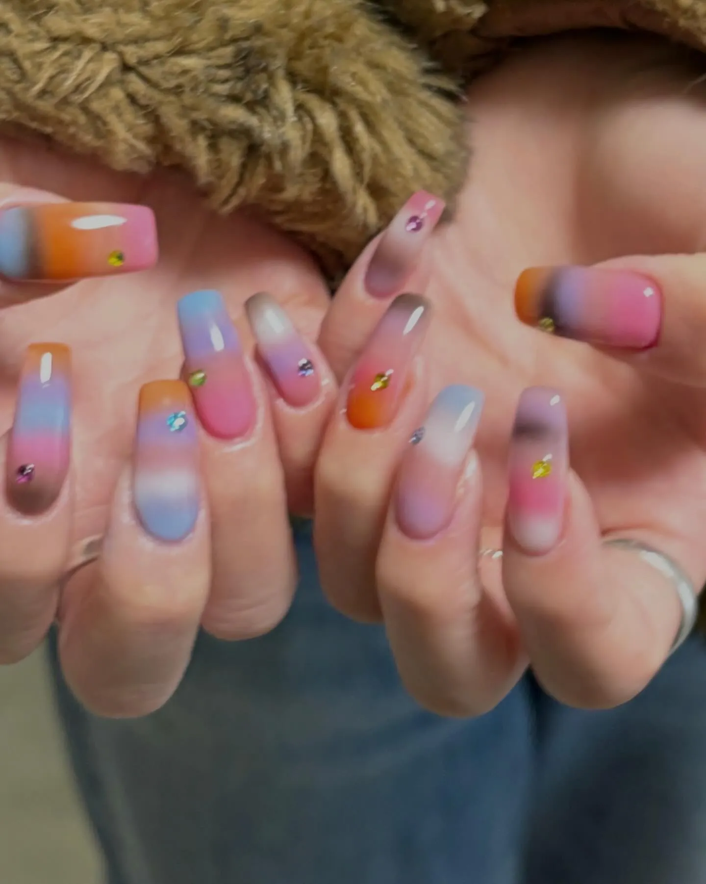 🩷💚🩵🧡💙🤍🖤